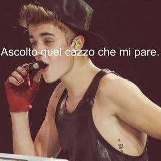 JUSTIN IS MY IDOL. JUSTIN FOLLOW ME PLEASE.