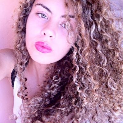 Minha força vem de um Deus que faz milagres ,minha fé esta além do impossivel.