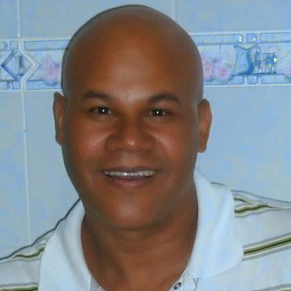De Medellín Colombia 
Compro y vendo máquinas de coser
técnico egresado del SENA