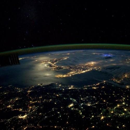 ; appassionato dell'astronomia e della International Space Station ... Future is now!!!