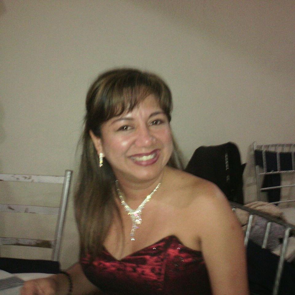Venezolana 100%, Madre de Fer y Leo ♥, felizmente casada, buena nota y buena vibra, enamorada de la vida, optimista y rumbera..