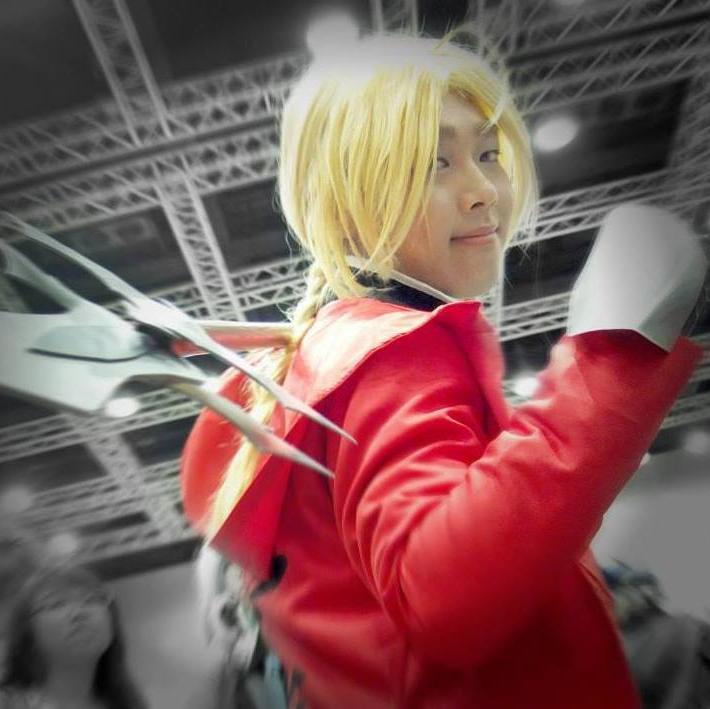 こちらは凱です。好きなものはアニメや洋画や、音楽や(日本の)、コスプレや、バスケットボールなと。
一番好きのアニメはFull Metal Alchemistです。