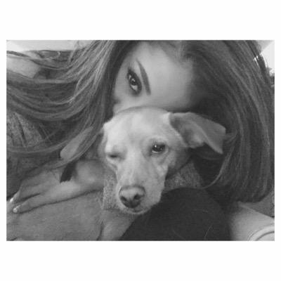 Happy girl in love with their idols and especially by my star Ariana ❤️