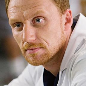 Divorciado. Cirujano de Trauma y Jefe del Grey Sloan Memorial Hospital. I love you so much that it hurts.