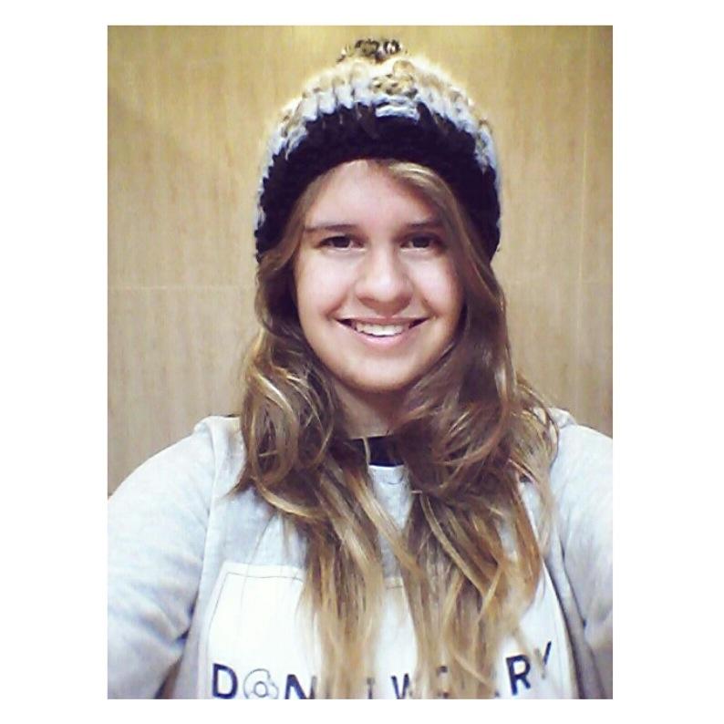 Music makes me happy :) love playing the guitar. I like dancing ;) instagram: @laiamm12