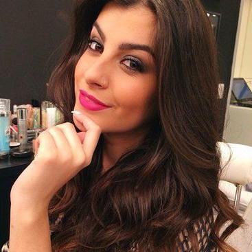 Amor, como expressar tudo o que sinto por você? acho que é impossível, acho que o meu amor é inexplicável. @NahCardoso ✨