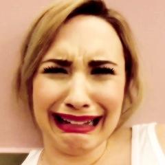 quem nasceu pra ser lorde nunca vai ser demi lovato, ela já nasceu com salto 15 arrazando nus b4 , beijo , me liga (*••*)
