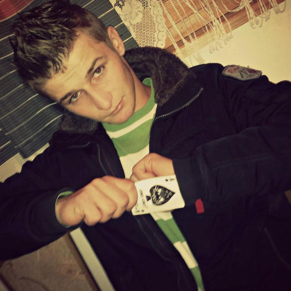 Bio sam taksista, bio sam fašista, tvoj lični stilista i tvoj gitarista,
sve sam, sve sam ti BIO...najbolji ljubavnik, najbolji drug!