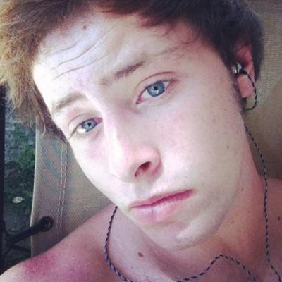 I'm 17 my name is Rease Foye the biggest stoner you will ever meet I Iove smoking weeds and I love partying $MYTH