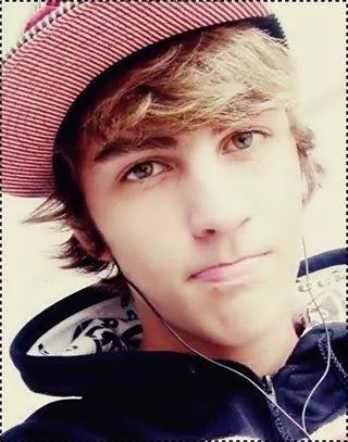 matheushenrieee's profile picture. Se não aguenta Não aperta o Play