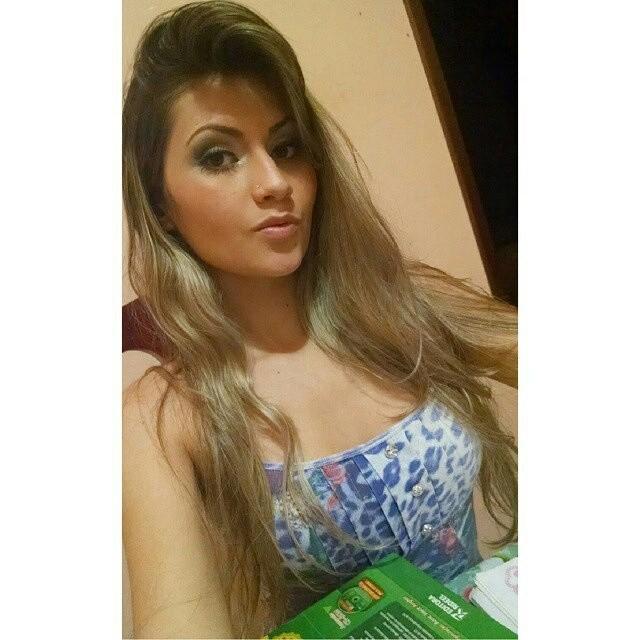 Sou a loirinha que deixa todo mundo maluco! :3