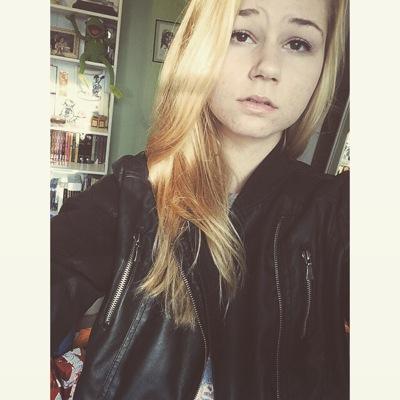 repay this follow by following @ashleyisqueenb and checking out her youtube. thank you.