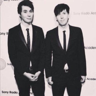 FREE FOLLOW FROM @ParanoidLester PLEASE GO FOLLOW HER. MUCH LOVE