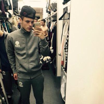 Send me people through dms!