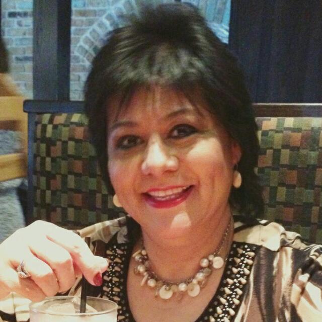 Lectora por afición, administradora por profesión, traductora por vocación, empresaria por convicción.
Mexican translator, living on the border, by the sea.