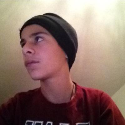 Me gusta el futbol,las motos y el rap.