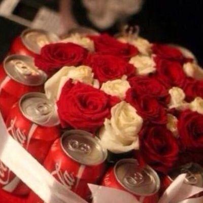 ‏‏صديقاتي سحر ورغد  و وداد والمها ومنال ومصباح ومها وساره وريف والبندري احبكم الله لايفرقنا عن بعض