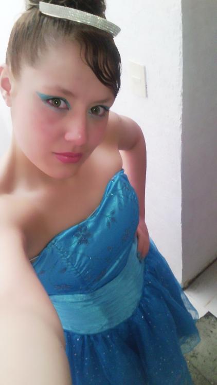 soy una chica muy sociable,dulce y divertida,
ME SUPER FASCINA ESTAR CON MIS AMIGOS Y ESCUCHAR MUSICA