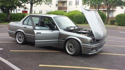 One head... Many hats... I love anything to do with car!!! Sell car parts for a living... Love keeping fit and crazy about F1.. #E30