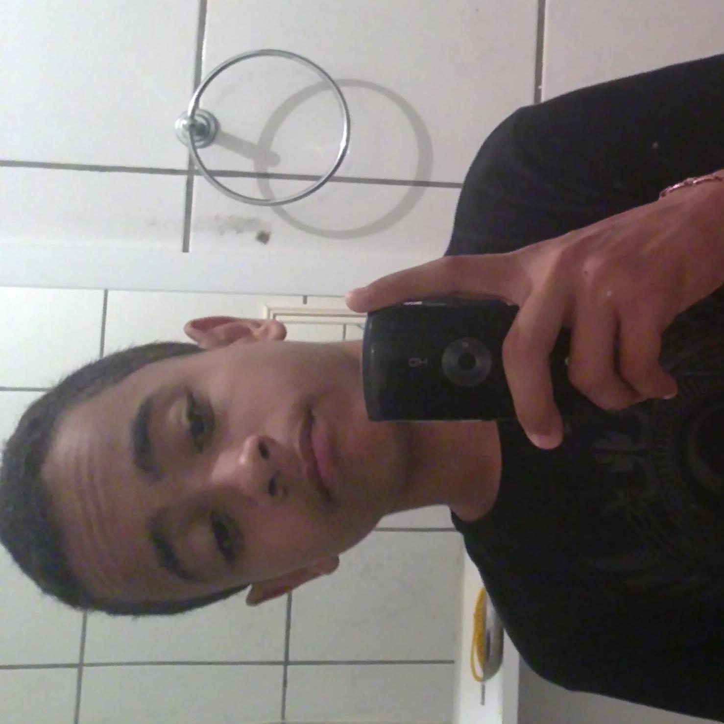 '' Vc sabe que é mais forte do que as mentiras que lhe contam ''