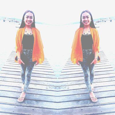 Im a girl . i cry over stupid boys . my room is mess . sometimes music is my only friend . im not perfect . i never will be . but im meツ #Do follow me ;D