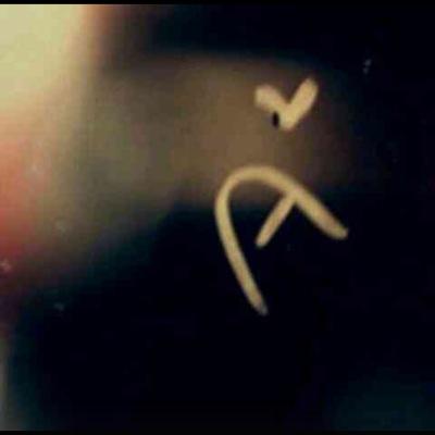 ثق بنفسك وقدّس روحك وامض بالحياة مُفتخراً بذاتك وتأكد ان هُنالك اشخاص ينظرون إليك ولو امكن لأصبحوا انت.