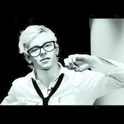 Austin and Ally.|Teen Beach Movie.|R5.|Dating that brunette, @LMaranoGG.