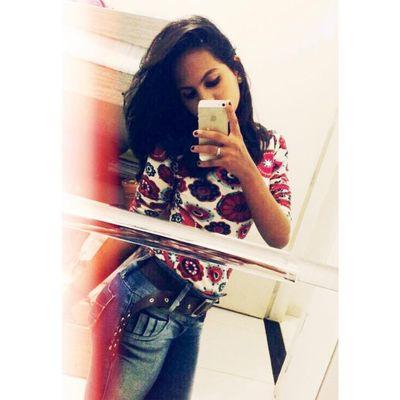 Country meu estilo , rodeio minha paixão tenho sertanejo no peito e a viola no coração  
♥ Cowgirl por escolha ! Ω Segue , sdv !.