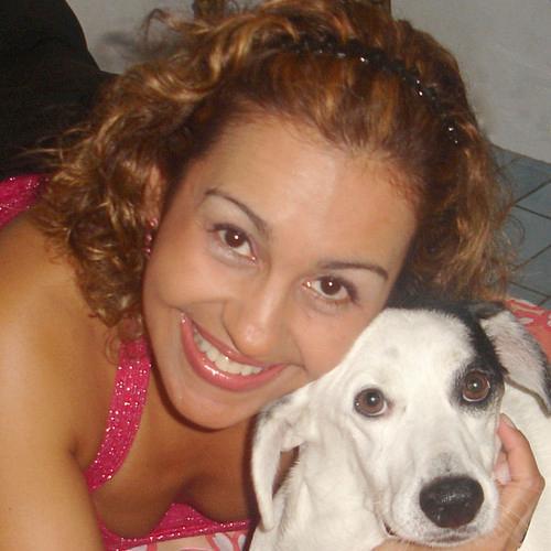 Uma cabeleireira muito feliz. :)