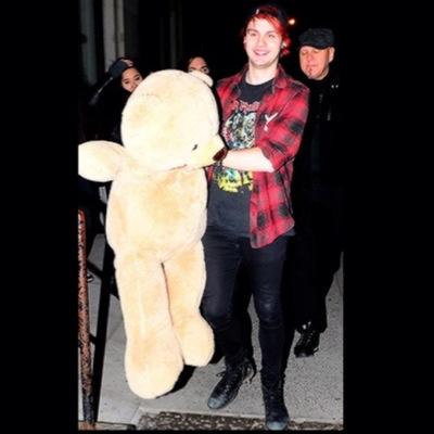 rlly inactive bc college sucks ass so michael pls follow me cus you are literally my only happiness rn