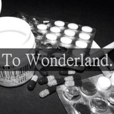 depressed for 3 years ,, suicidal , bipolar , self harmer trying to recover 

recovery is bitch but honey so am i
