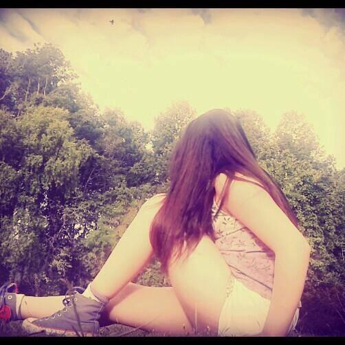 Eres esa chica que enamora con destreza,eres esa boca roja con sabor a fresa *o* sígueme y te sigo