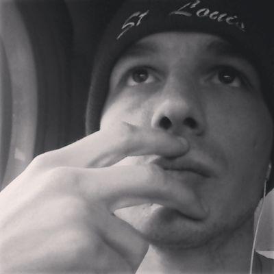 #WeedSquad Brandon or B-Rad... I'm silly and tall. I'm spontaneous yet serious. I'm single and unready. I'm guarded yet ready to share... IM COMPLICATED 3