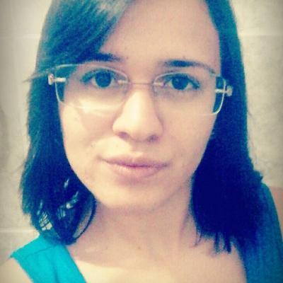 Eu acho que ela se alimenta de letras ♡