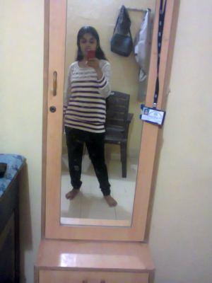 i m not so studious n also not a dull girl. i like chitchattin n minglin with every1