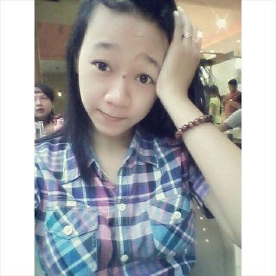 I'am just ordinary girl with extraordinary dream I'am not a perfect girl 
but.. I'am the only one *KISS*