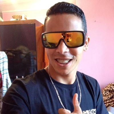 Em cima de erros eu costumo mudar, pois é com erros que evoluímos, mas é preciso modéstia para confessar o erro, consertar e evoluir.