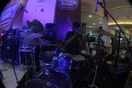 drummer of @halfmoonjmbr