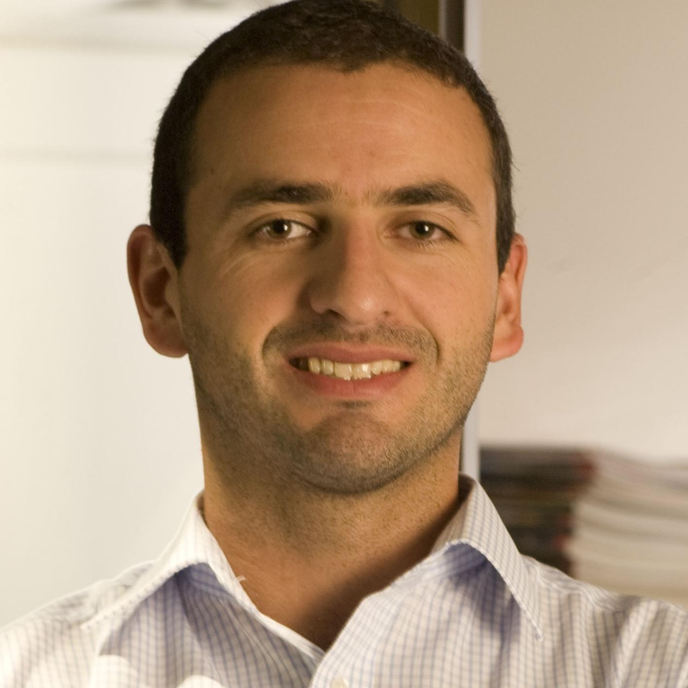 Ingeniero Civil Industrial (UTFSM), Magíster Gestión de Operaciones y en Finanzas (UCh). Director Estudios Estratégicos, Codelco. Profesor Finanzas-Minas USACH.