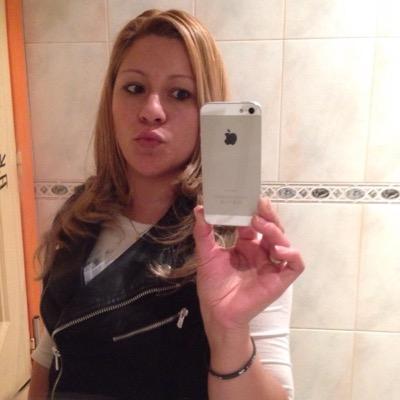Se fuerte para que nadie te haga llorar, noble para que no te hagan sufrir y tan humilde que todos quieran estar junto a ti.