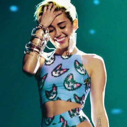 te dei um follow grátis, não siga aqui, seja legal e siga o @Miley2point0 como forma de agradecimento, obrigado desde já/ please follow @Miley2point0