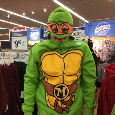 Im a very nice person and love to meet new people from all over. so you should follow me