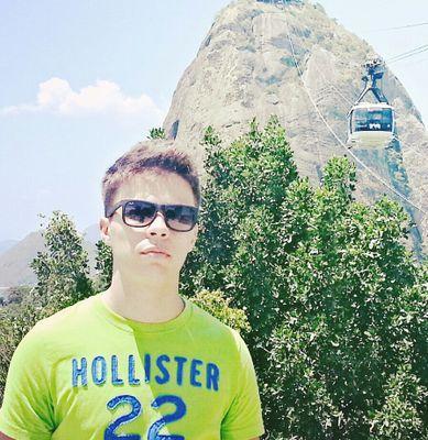 18 anos , mineiro UAI ! Cada atitude tem uma consequência, assim como cada risco pode ter sua recompensa. (Coldplay)