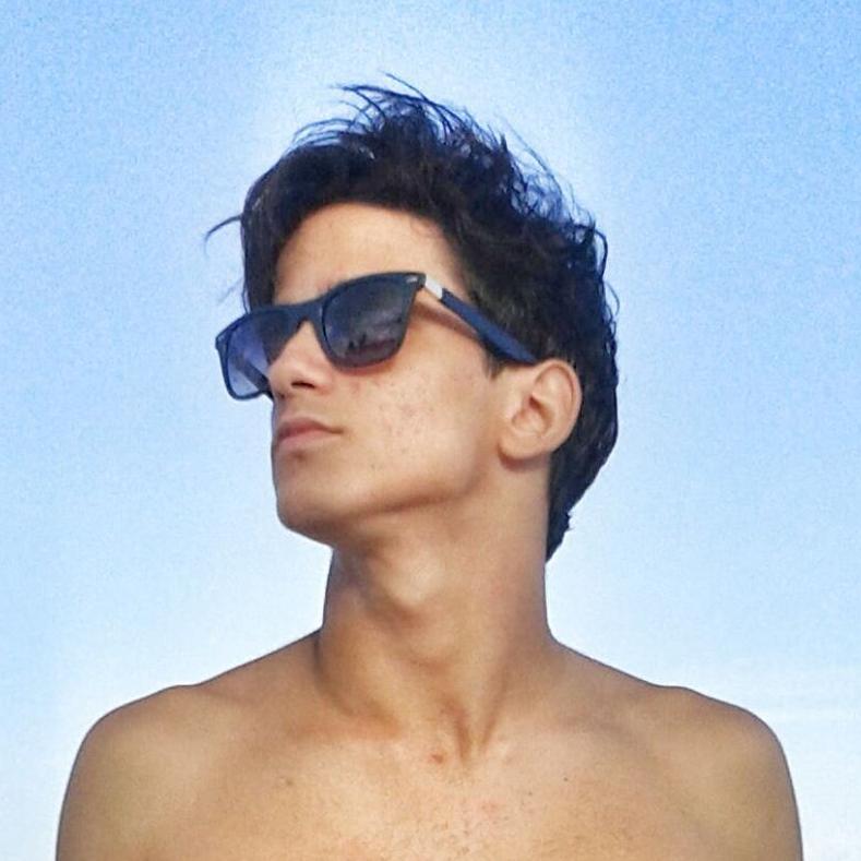 Leonino, 18 anos e Fã da Miley Cyrus ♥