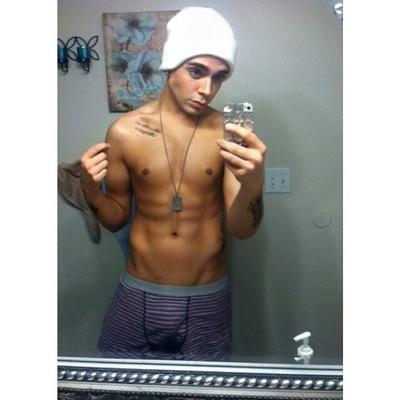 I used to act. I also belly dance and eat Jolly Ranchers – not always at he same time though. Roleplay/Single/Bi