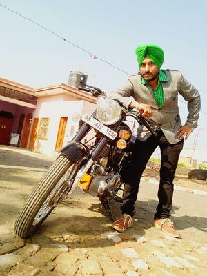 #Film_Director 
     #Writer
Love Writing Script 
Passion Direction
You Tube Channel 
#Thind_Films
