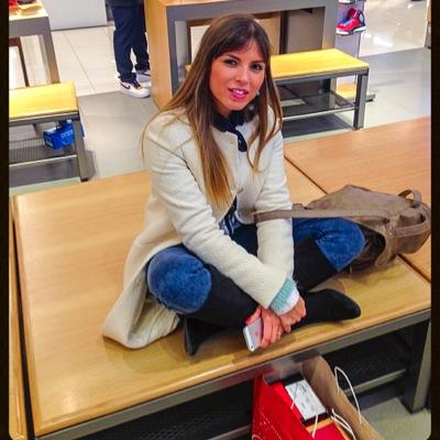 MCarolinaV's profile picture. Soñadora; Periodista, Magíster en Comunicación Corporativa & RSE ; Asesora y Organizadora de Matrimonios ; Sanadora Cuántica y Biomagnetismo ; Esposa feliz !