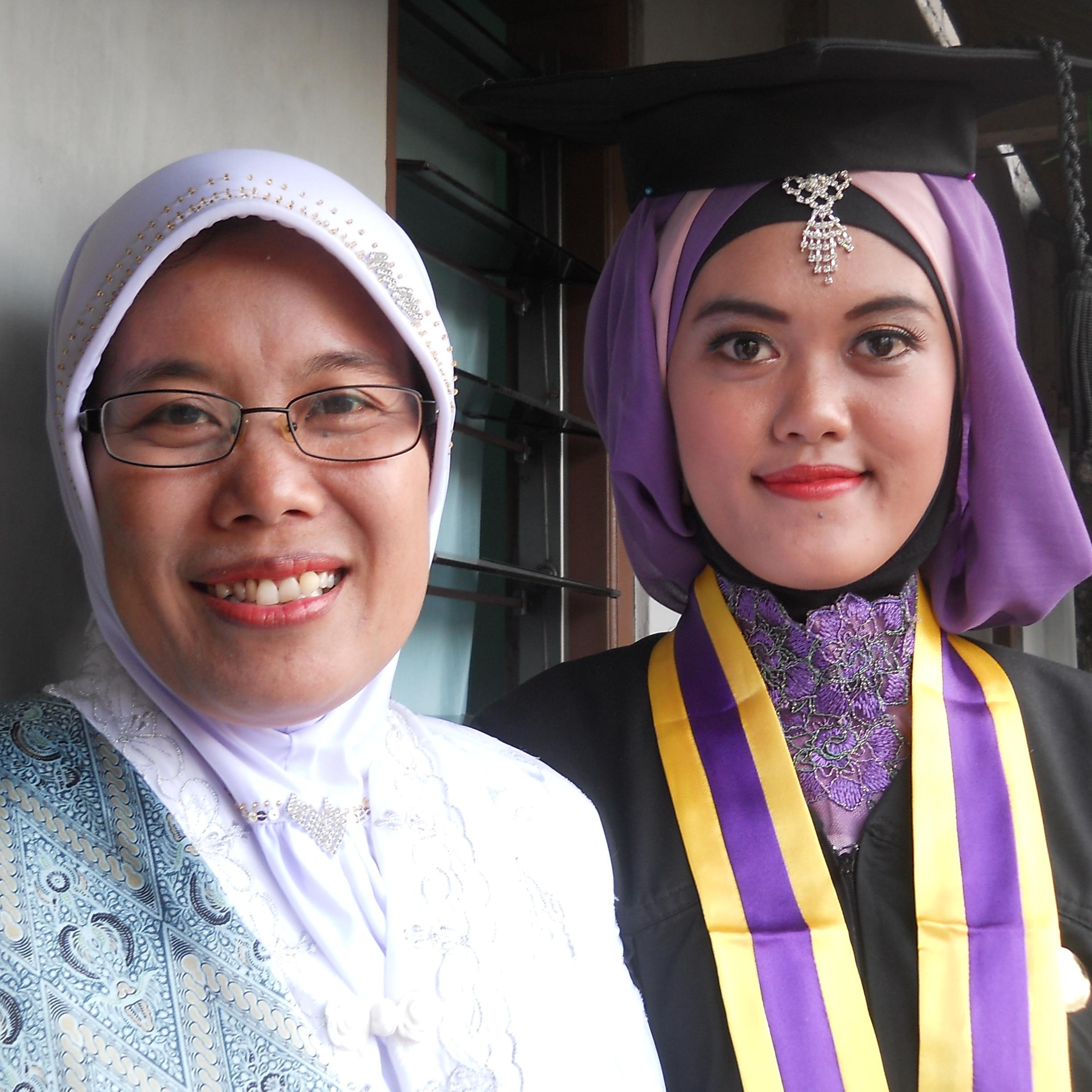 Kulon Progo, 29 April 1993 || SMAN 1 Wates '08 || German Education UNY '10 ||  ♥ Family ♥ @agun_fai ♥ Germany ♥ Lehrerin :)  IG : @melan_utari