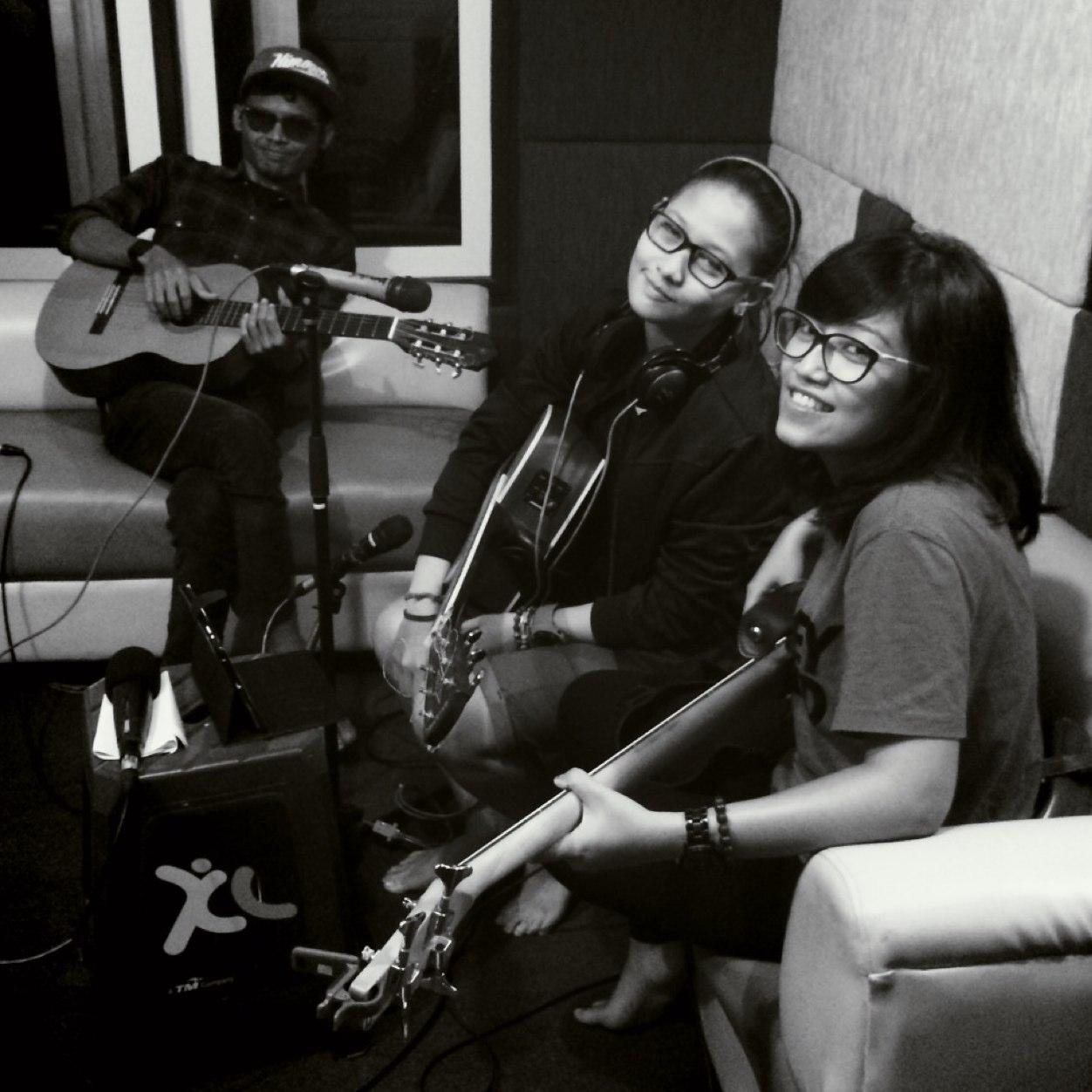 powerpop_yk's profile picture. Just a band. Nufi, Al, Sindy. #goodmorningeverybody 
Cp:+62 857 29812096
/+6282225534144