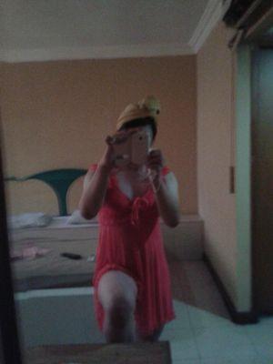 aq crossdresser,aq cowo yg kalo lg ditmpt umum,masih penampilan cowo,tapi kalo udah dikamar berdua sama cowo perkasa,aq dandan penampilan cewek feminim.